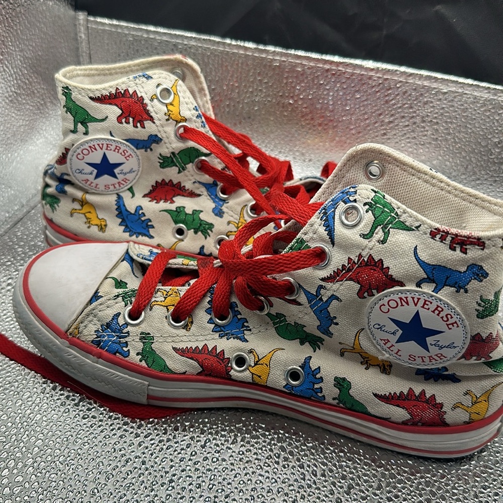 Dinosaur style converse size 3
